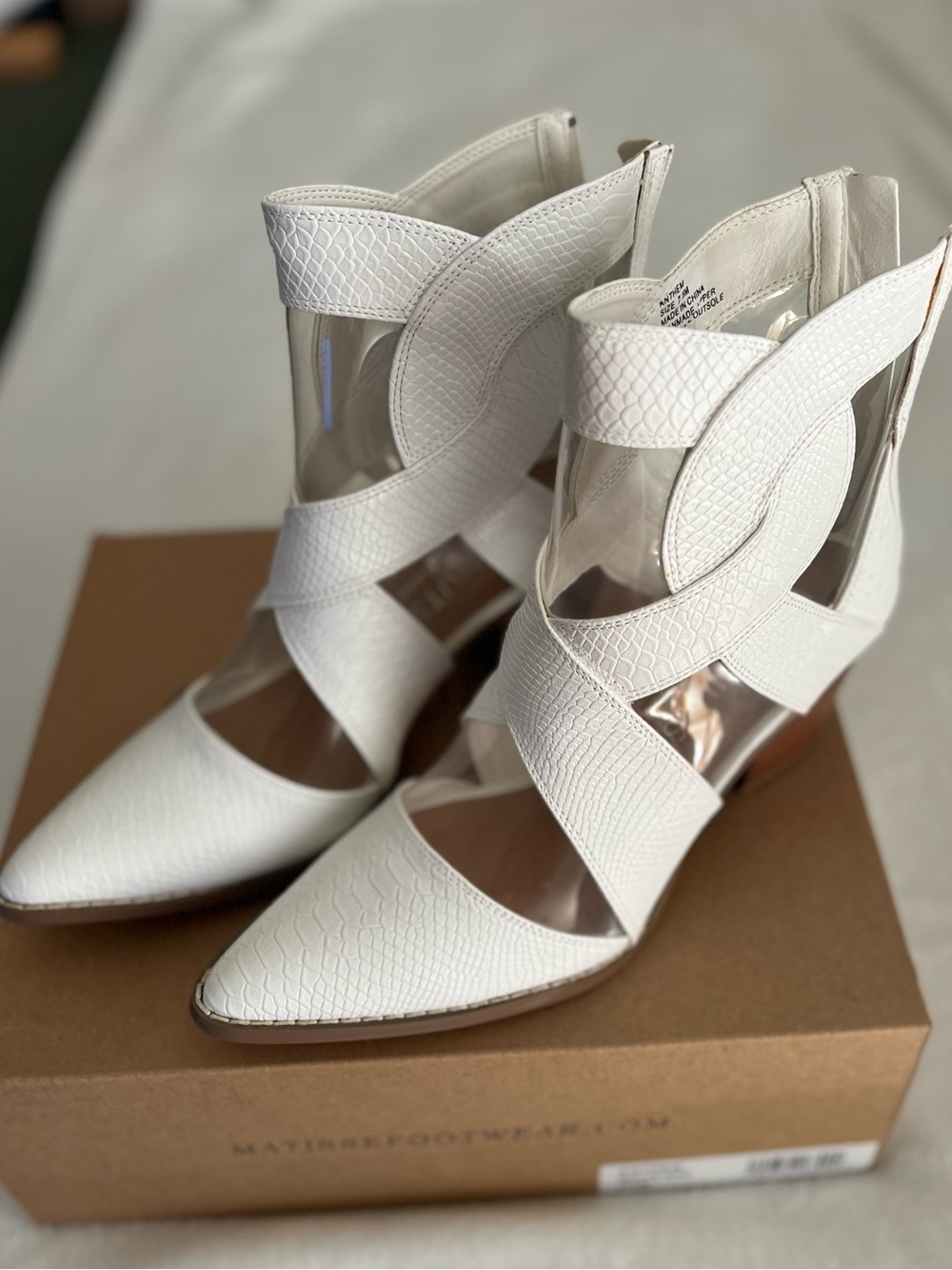 Coconuts by Matisse Anthem White Snake Heeled Booties Size 7.5